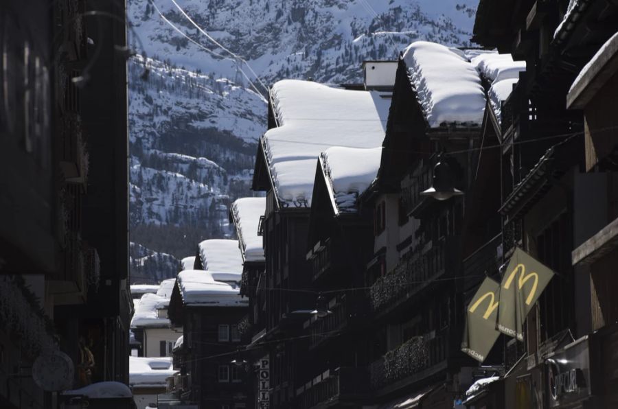 «Wir kennen die Problematik in Zermatt schon länger und es wird erwartet, dass etwas unternommen wird», zitiert der «Walliser Bote» Gemeindepräsidentin Romy Biner-Hauser.