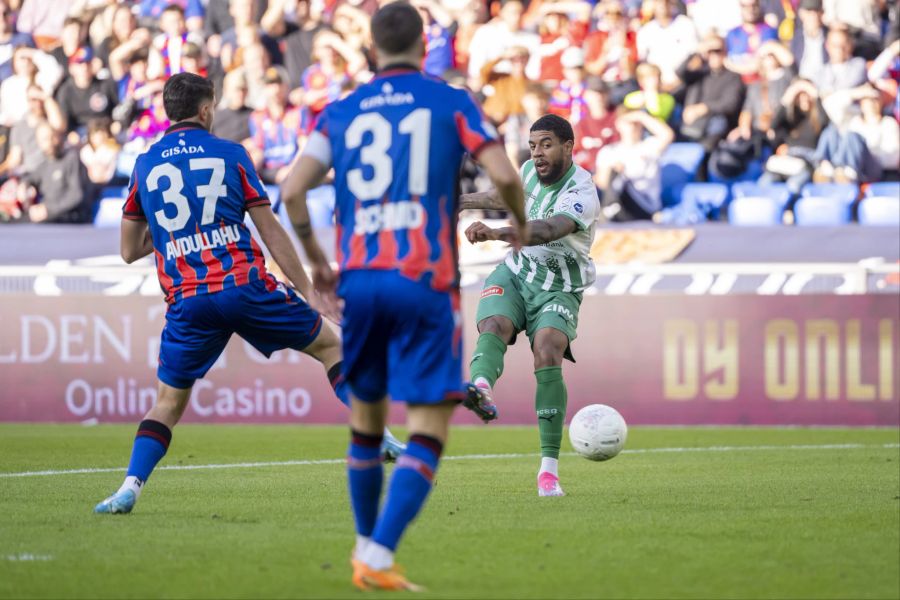 William Geubbels schlenzt den FC St.Gallen schon nach wenigen Minuten in Führung.