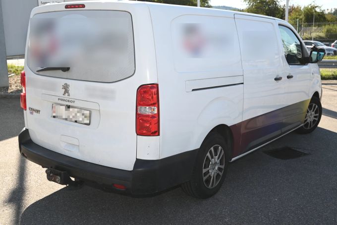 Bei der Kollision entstand ein Sachschaden. Sachschaden