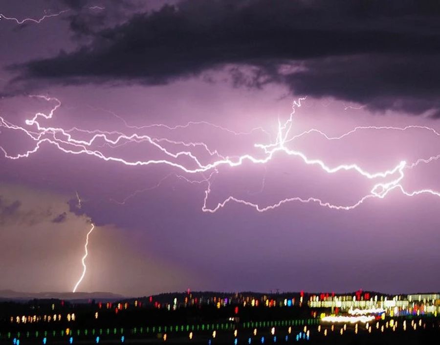 Erst am Wochenende ziehen dann wieder Gewitter auf.