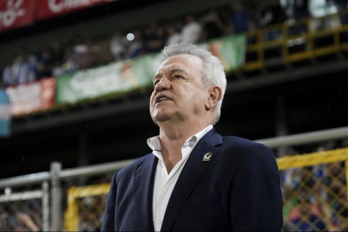 Hier war noch alles in Ordnung: Mexikos Trainer Javier Aguirre beim Singen der Nationalhymne vor dem Viertelfinal-Hinspiel der Nations League gegen Honduras. Javier Aguirre