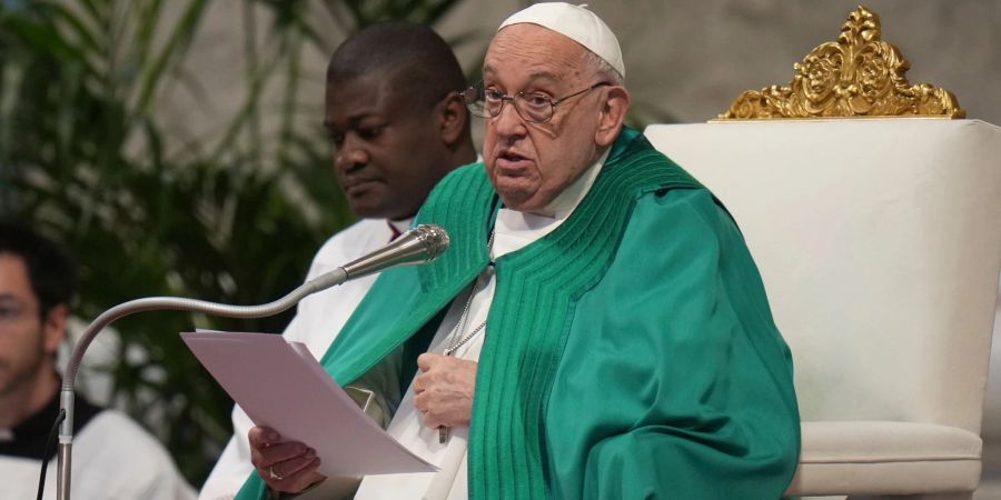 Papst Franziskus hat sich für eine Untersuchung ausgesprochen, ob Israel mit seiner Kriegsführung im Gazastreifen einen Völkermord begeht.