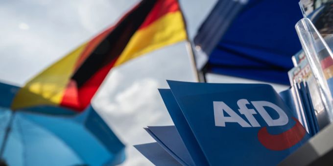 In Deutschland galt er als «Tiktok-Stratege» der Neuen Rechte und hat Verbindungen zur AfD. AfD