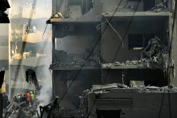 Die israelische Armee führt nach eigenen Angaben im Libanon Krieg gegen die Hisbollah-Miliz. Hassan Ammar/AP israel