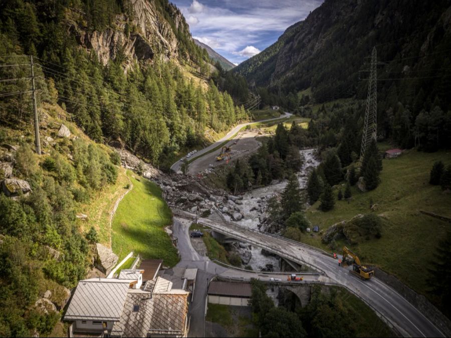 Per Auto ist die Tourismusregion Saas-Fee nicht mehr erreichbar – nur noch per Luftfahrt.