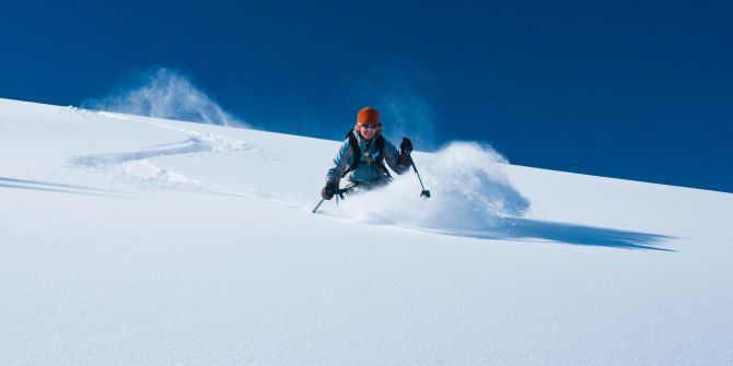 Tiefschnee Skifahrer