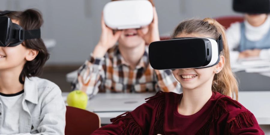 Schüler Klasse VR-Brillen