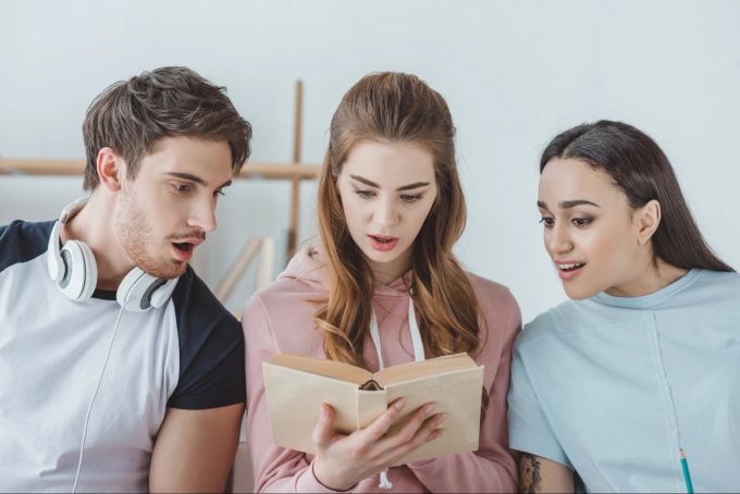 Lesen weckt in einem die Fantasie. Lesen