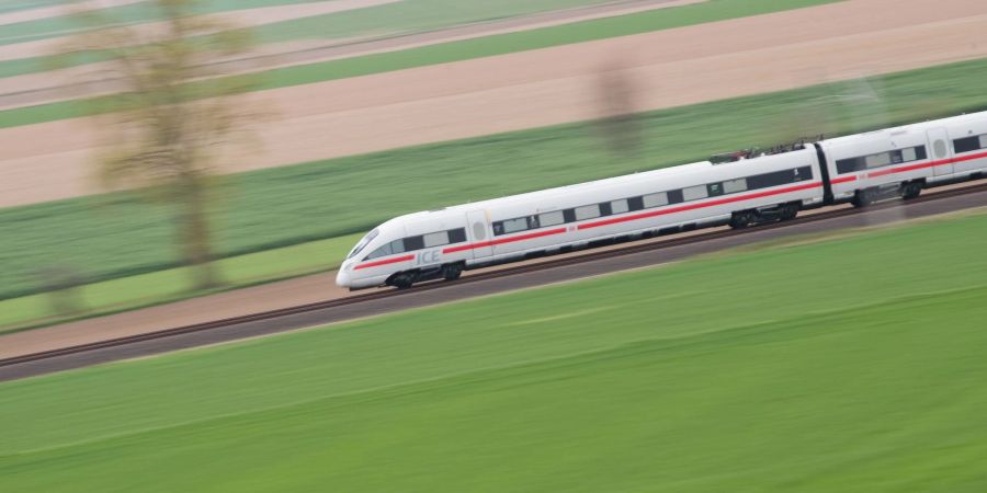 Die Bahn setzt auch jetzt schon Drohnen ein - die neuen Modelle können aber auch während des laufenden Betriebs eingesetzt werden.