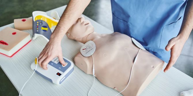 Defibrillator