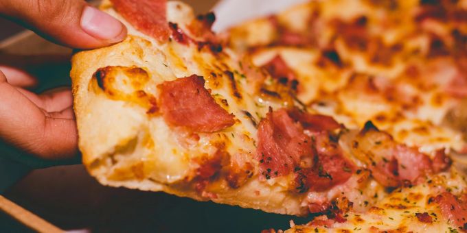 Ein Lokal in Wisconsin hat seinen Gästen versehentlich Pizza mit THC verkauft. (Symbolbild) Pizzeria THC Kunden high