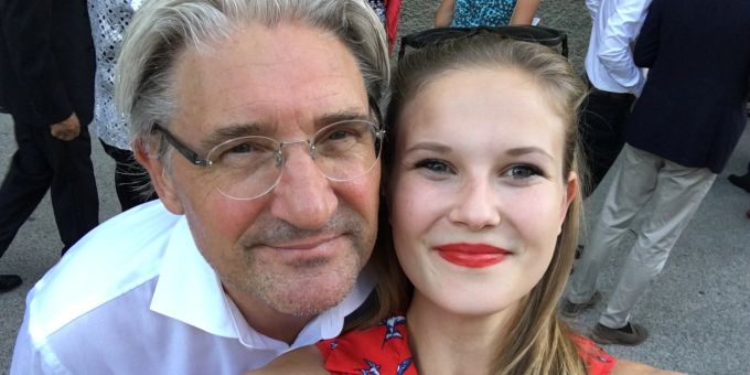 Nau.ch-Journalistin Rosa Schmitz und ihr Vater. Vater-Tochter-Beziehung