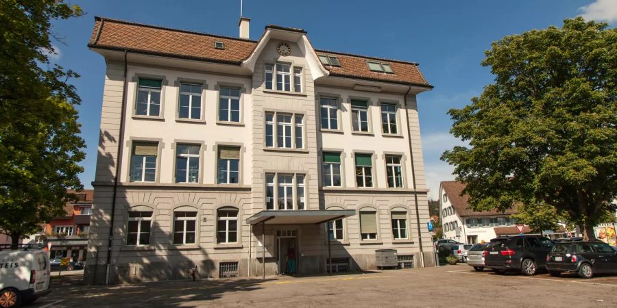 Die Bibliothek in Bassersdorf.