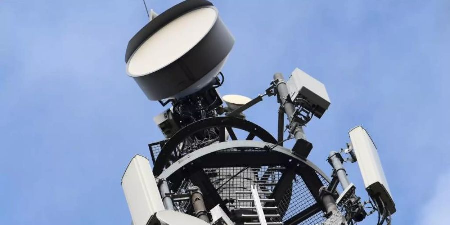 Ein Sendemast für den Mobilfunk-Standard 5G für Telefonie und Internet. Foto: Soeren Stache/dpa-Zentralbild/dpa