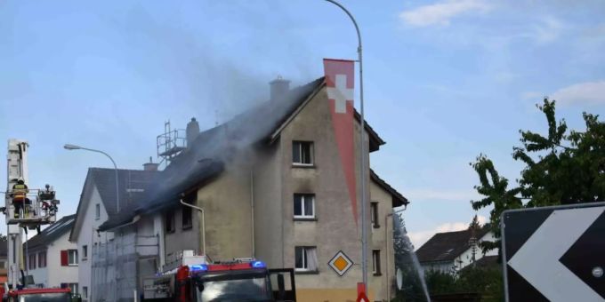 Beim Brand in einem Mehrfamilienhaus in Steinach SG gab es am Mittwochabend eine leicht verletzte Person. (Bild: Kantonspolizei St. Gallen) Beim Brand in einem Mehrfamilienhaus in Steinach SG gab es am Mittwochabend eine leicht verletzte Person. (Bild: Kantonspolizei St. Gallen)
