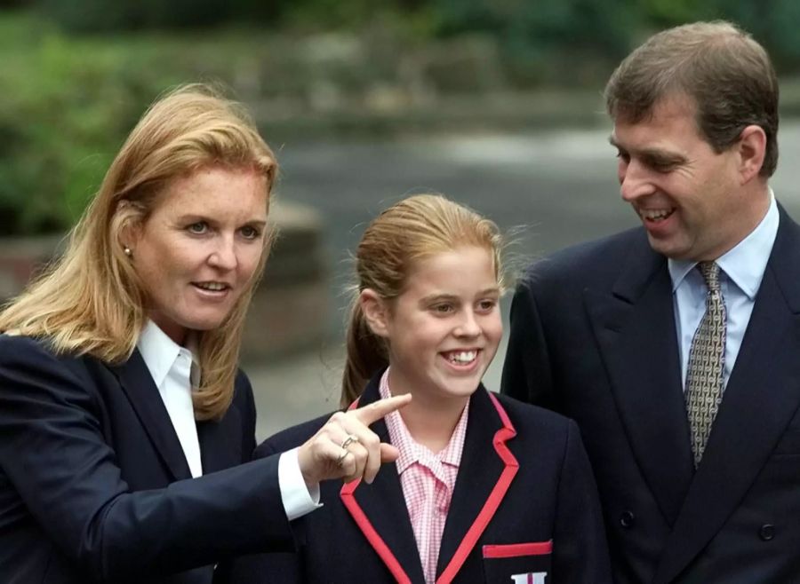 Prinzessin Beatrice, hier mit Mami Fergie und Vater Andrew.