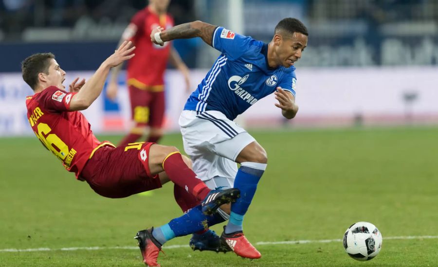 Dennis Aogo spielte von 2013 bis 2017 für Schalke 04, ehe er zum VfB Stuttgart wechselte.