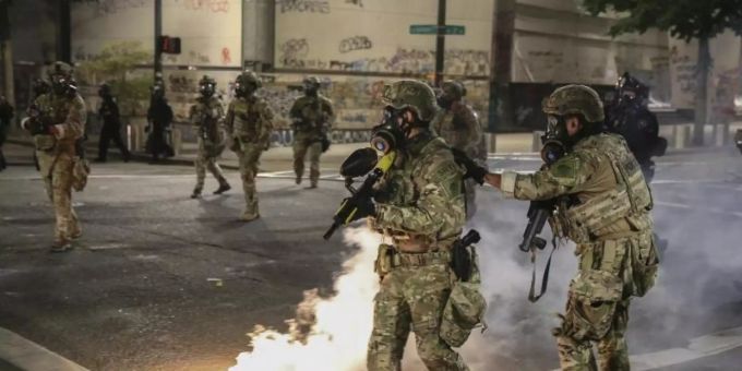 Polizisten im Einsatz gegen Demonstranten in Portland. Portland