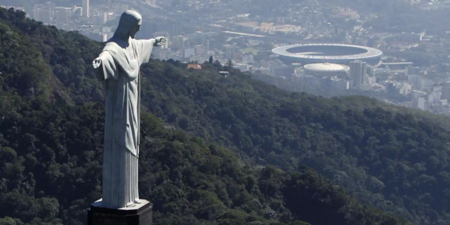 In Brasilien ist ein Streit um die Unterbringung von Coronavirus-Patienten in Sportstätten, wie das berühmte Maracanã-Stadion in Rio de Janeiro entbrannt. (Archivbild)