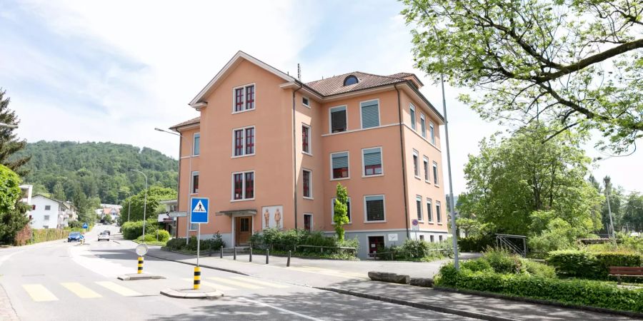 Das Schulhaus Bachmatt in Nussbaumen.