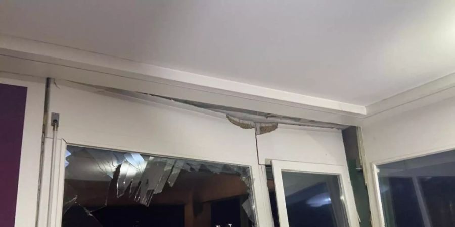 Bei der Explosion in einer Wohnung in Muttenz BL entstand grosser Sachschaden.