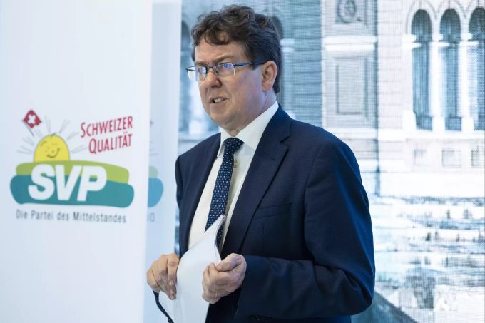 Albert Rösti, Präsident von der SVP Schweiz, äussert sich an einer Medienkonefernz über Forderungen zum Schutz von Covid-19 unter Ausschluss von Notrecht sowie bei einer zweiten Welle. svp rösti