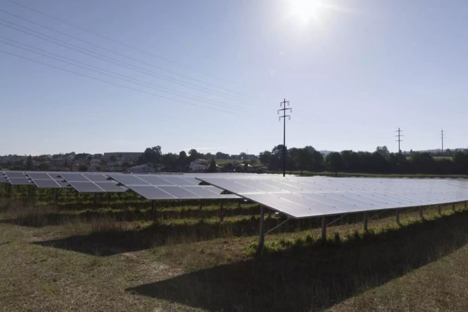 Der Solarpark «La Boverie» des Energieversorgungsunternehmens Groupe E in Payerne VD. Solarenergie
