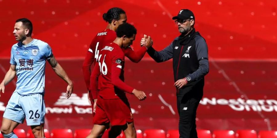 Trainer Jürgen Klopp und der FC Liverpool werden an der Anfield Road zum Meister geehrt. Foto: Clive Brunskill/Nmc Pool/PA Wire/dpa