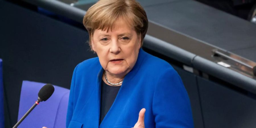 ARCHIV - Die deutsche Bundeskanzlerin Angela Merkel spricht bei der Regierungsbefragung im Bundestag. Foto: Michael Kappeler/dpa