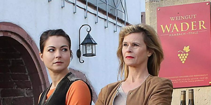 Die ARD konnte mit «Weingut Wader» punkten: Die Mutter Käthe Wader (Leslie Malton, r) und Tochter Anne (Henriette Richter-Röhl) haben unterschiedliche Vorstellungen, was die Zukunft des Weingutes betrifft. Foto: ARD Degeto/Johannes Krieg/ARD Das Erste/obs