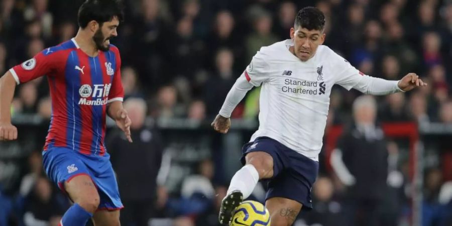 Liverpools Roberto Firmino (r) behauptet den Ball. Foto: Paul Terry/CSM via ZUMA Wire/dpa