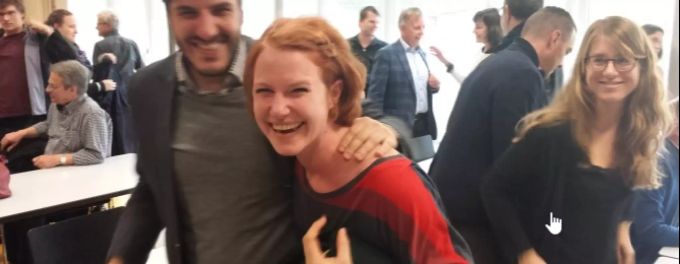 Angela Penkov von der Alternativen Liste Schaffhausen setzt sich für eine faire, demokratische Politik ein. Protest gegen SVP