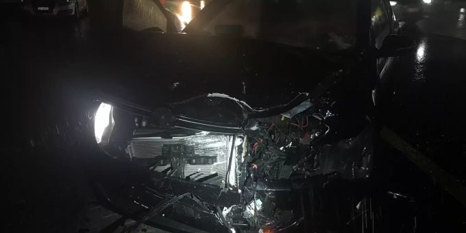 Beide Unfallautos mussten mit Totalschaden abtransportiert werden. Totalschaden an beiden Unfallautos.