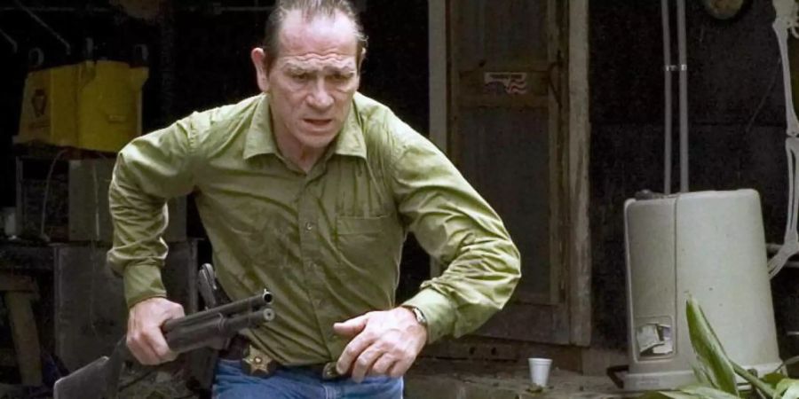 Dave Robicheaux (Tommy Lee Jones) in einer Szene des Krimis «In the Electric Mist - Mord in Louisiana». Foto: Dawn Jones/ZDF/ARTE/dpa