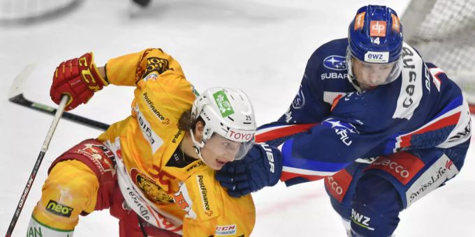 ZSC-Verteidiger Patrick Geering im Duell mit SCL-Stürmer Loïc In-Albon. National League
