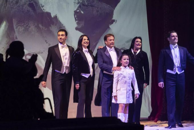 Die Familie Knie mit Ivan Frederic, Mary-Jose, Fredy junior, Chanel Marie, Géraldine und Maycol Errani (von links nach rechts). (Archivbild) circus knie
