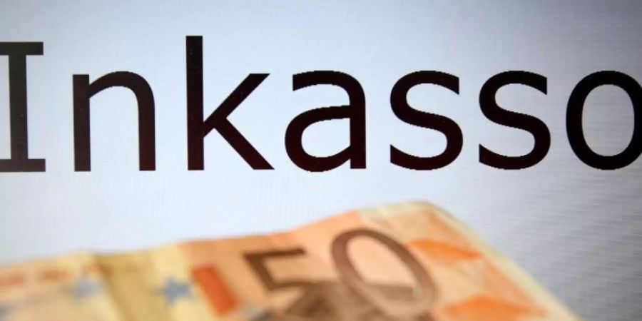 Derzeit dürfen Inkassofirmen auch bei kleinen Ausständen hohe Gebühren und Auslagen in Rechnung stellen. Foto: Bodo Marks/dpa