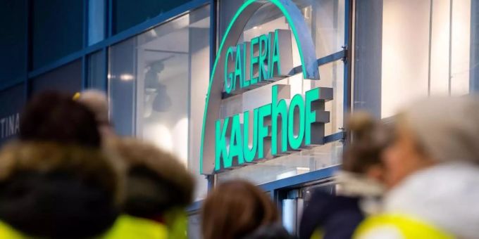 Die Führung von Galeria zeigte sich zufrieden mit der aktuellen Entwicklung des Unternehmens. Foto: Sebastian Gollnow/dpa galeria kaufhof