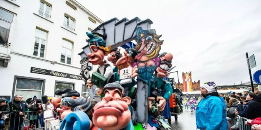 Festwagen beim Aalster Karnevalsumzug