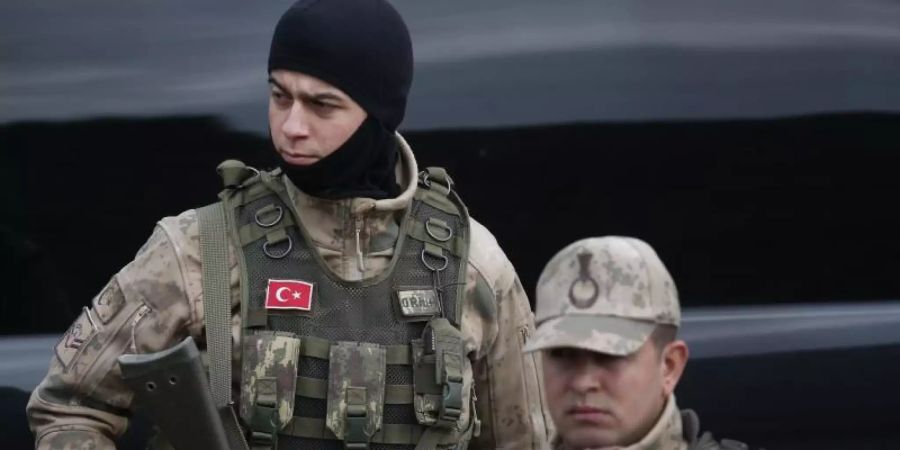 Türkische Soldaten im vergangenen Jahr an der Grenze zu Syrien. Foto: Lefteris Pitarakis/AP