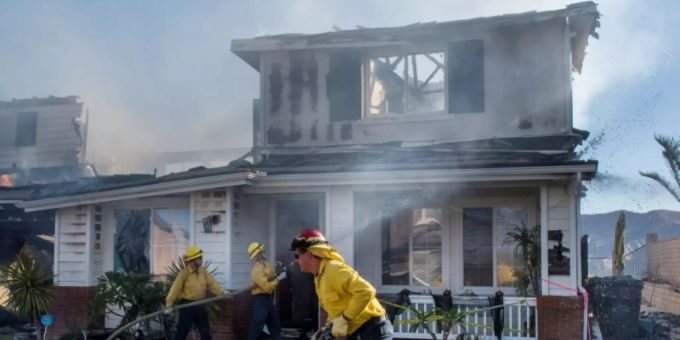 Im Süden Kaliforniens - 50'000 Menschen fliehen vor Waldbrand