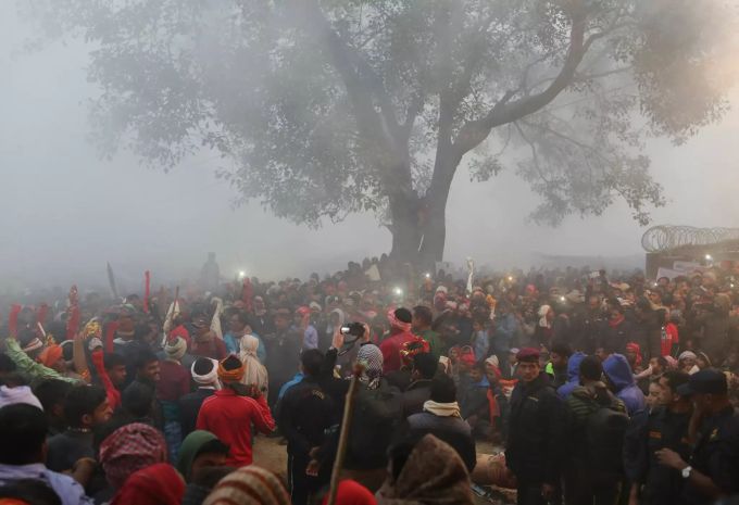 Das Tieropferfest in Nepal lockt Zehntausende Gläubige an. ghidamai fest nepal