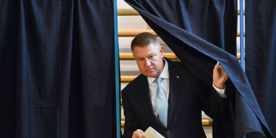 Iohannis bei der Stimmabgabe in Bukarest