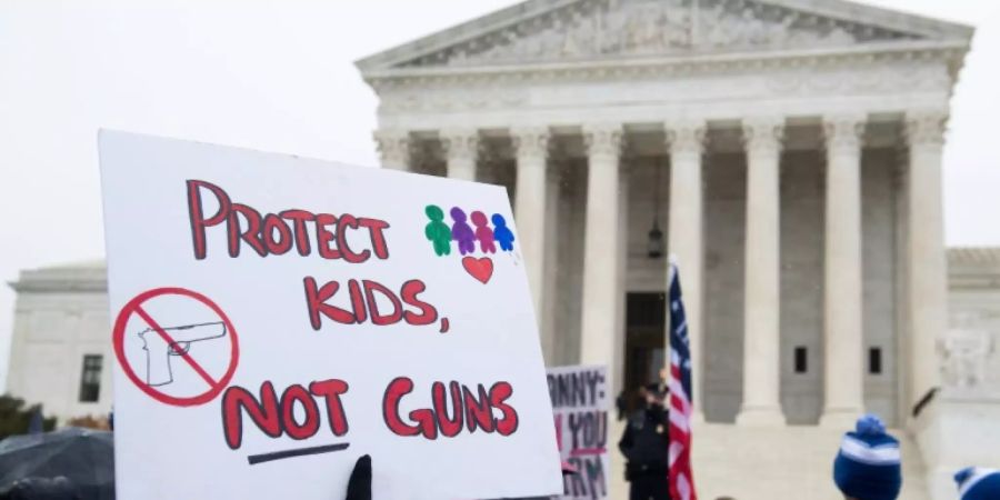 Proteste von Waffengegnern vor Supreme Court