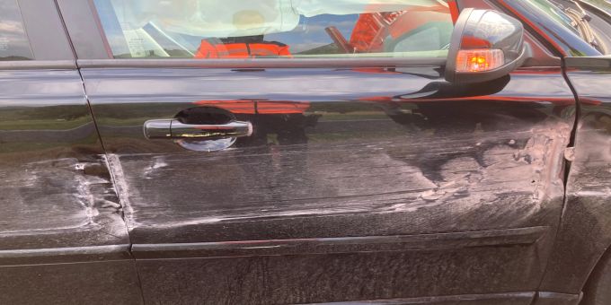 Auf A3 mit Leitplanke kollidiert. A3 bei Bilten