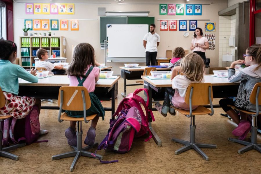 Denn: Es fehlen noch immer Hunderte Lehrerinnen und Lehrer. (Archiv)