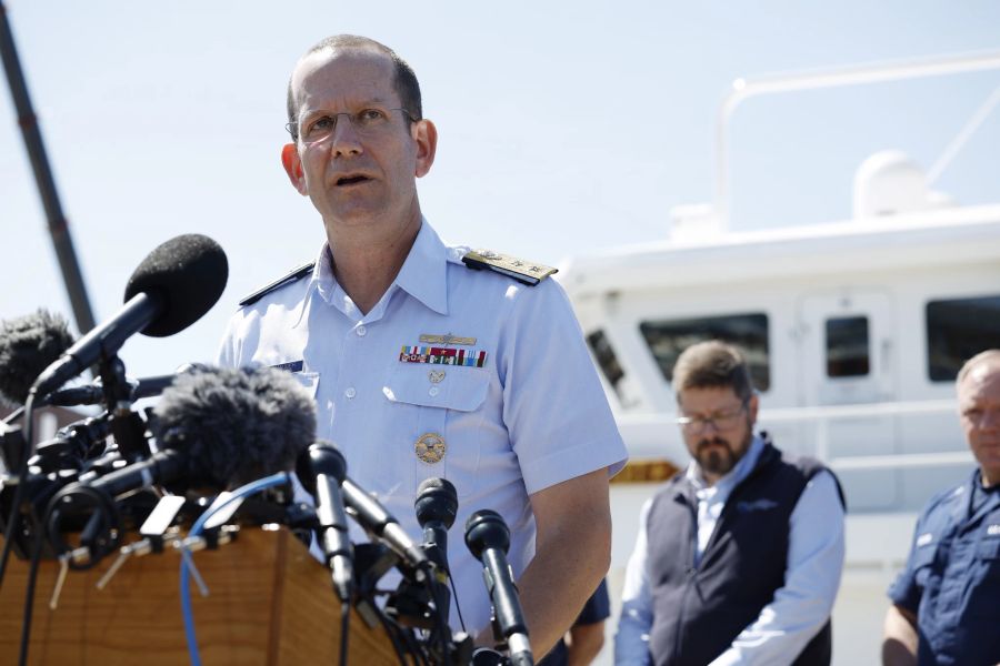 Der Konteradmiral John W. Mauger spricht an der Pressekonferenz vom 22. Juni 2023 in Boston (USA) über die Tragödie.