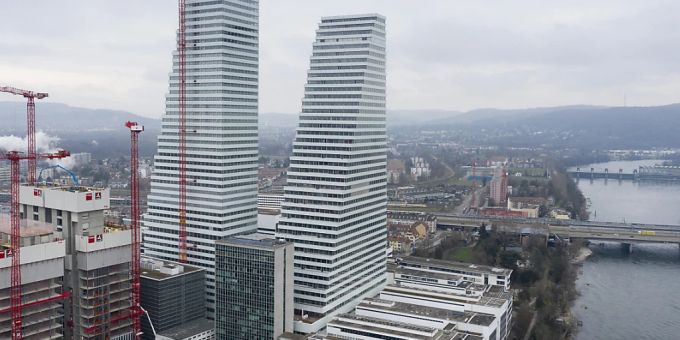 Herzog & de Meuron sind etwa für die Roche-Türme in Basel (Bild), das Olympiastadion in Beijing oder die Allianz-Arena in München bekannt. (Archivbild) basel