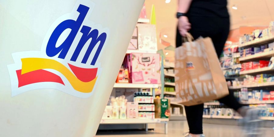 Kundinnen und Kunden können die genannten Artikel wieder in die dm-Märkte zurückbringen.