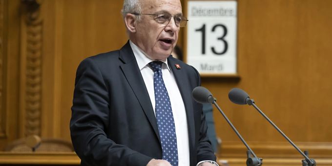 Die OECD-Reform ist parlamentarisch bereinigt. Für Bundesrat Ueli Maurer war es der letzte Auftritt im Nationalrat. Die OECD-Reform ist parlamentarisch bereinigt. Für Bundesrat Ueli Maurer war es der letzte Auftritt im Nationalrat.